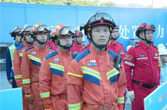 03  渝万高铁隧道火灾及坍塌事故 综合应急演练在站前8标成功举行502.png